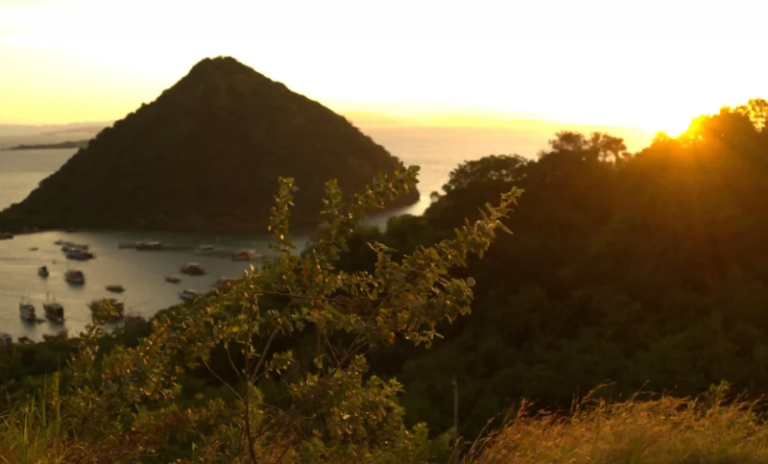 Best Sunset Spots in Labuan Bajo_ Where to End the Day
