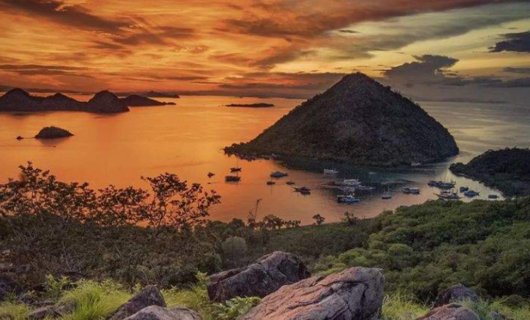 Best Viewpoints in Labuan Bajo_ Where to Get the View