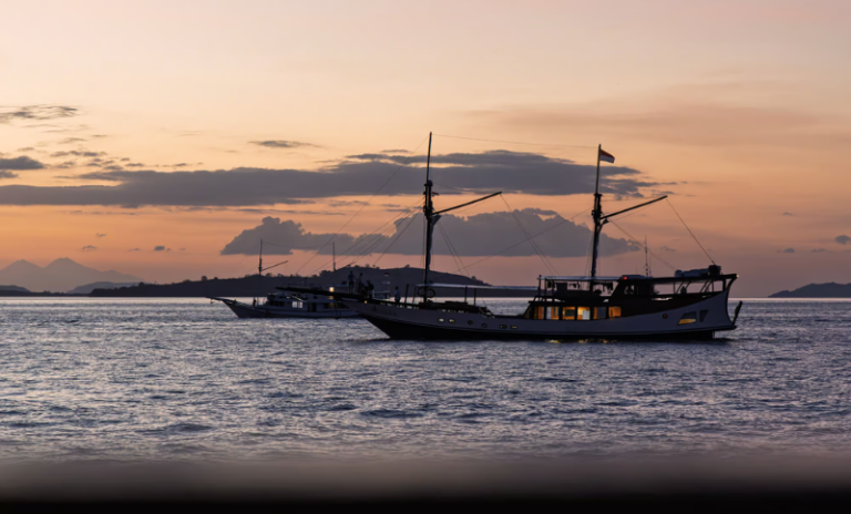 Sea Conditions in Komodo National Park_ Month-by-Month Guide