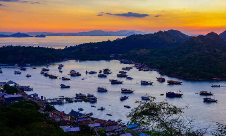 Sunset Bars and Evening Things to Do in Labuan Bajo